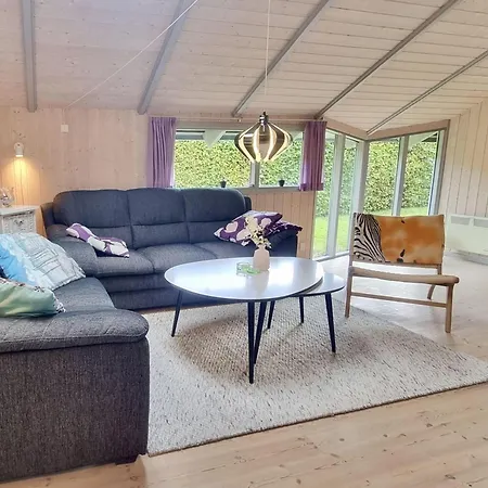 Ferienhaus-zwischen-wald-und-meer-mit-sauna-und-kamin