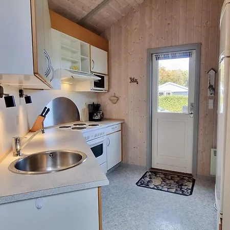 Сasa de vacaciones Ferienhaus-zwischen-wald-und-meer-mit-sauna-und-kamin